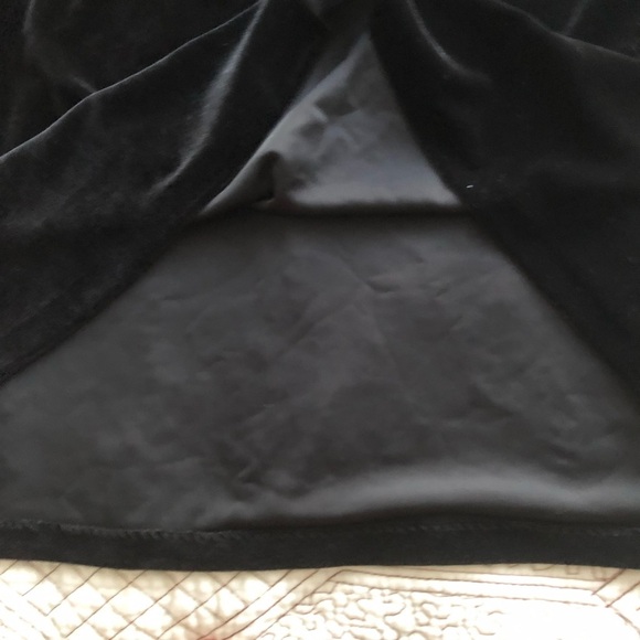 AQUA Velvet Off-Shoulder Black Blouse - Picture 8 of 8